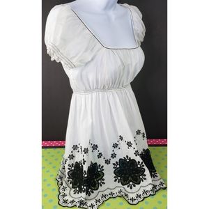 Sophie Max NWT Women’s Peasant Boho Floral Top size S Embroidered